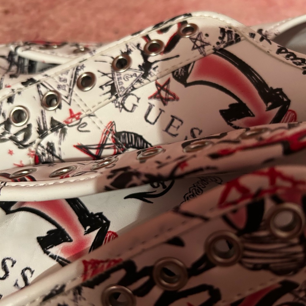Guess Graphic Sneakers